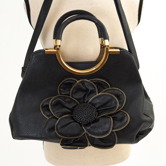 Statement bag black with rosette floral accent - Picture 4 of 16